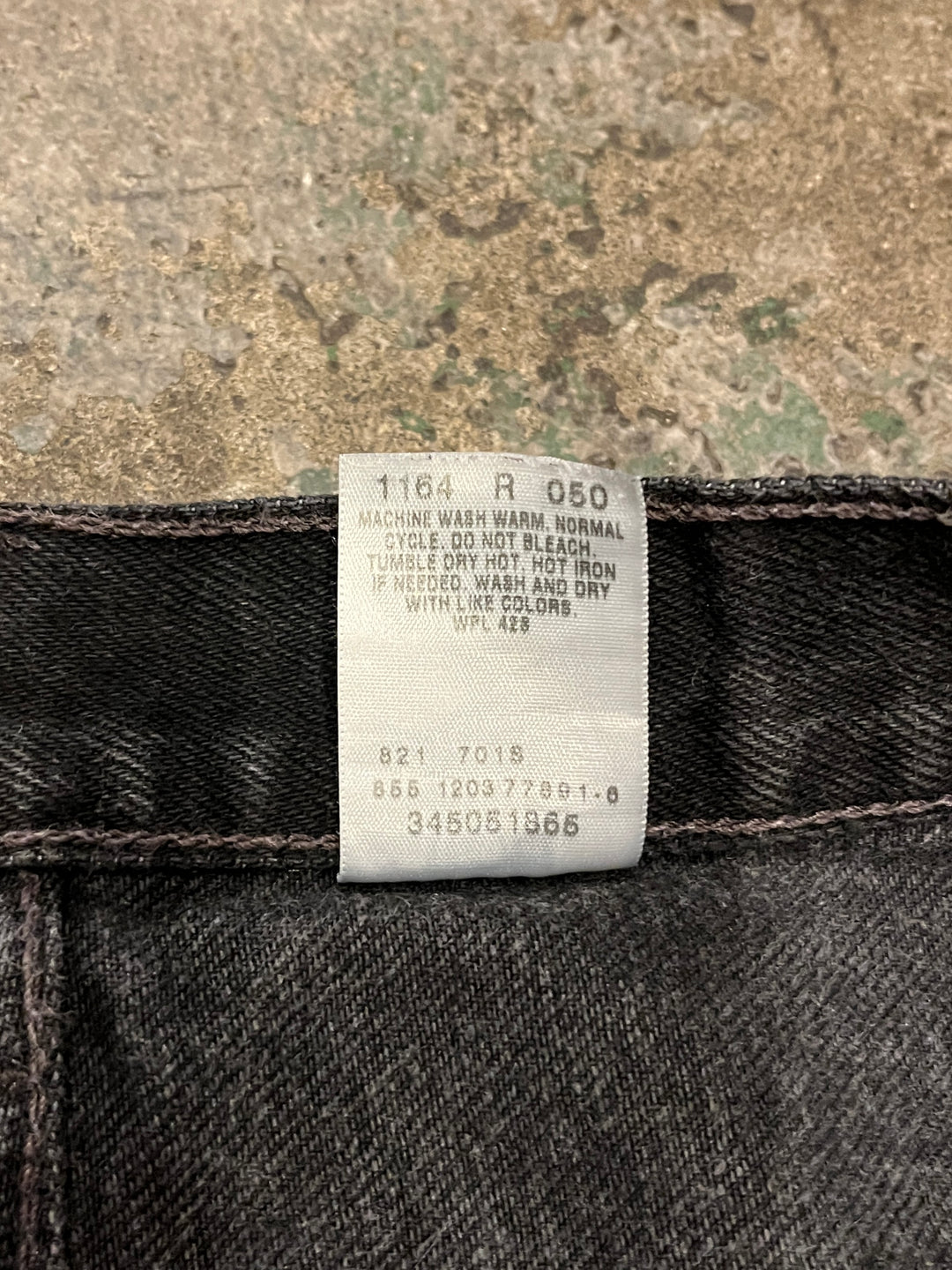 2000s "Levi's" 505 black denim shorts W38