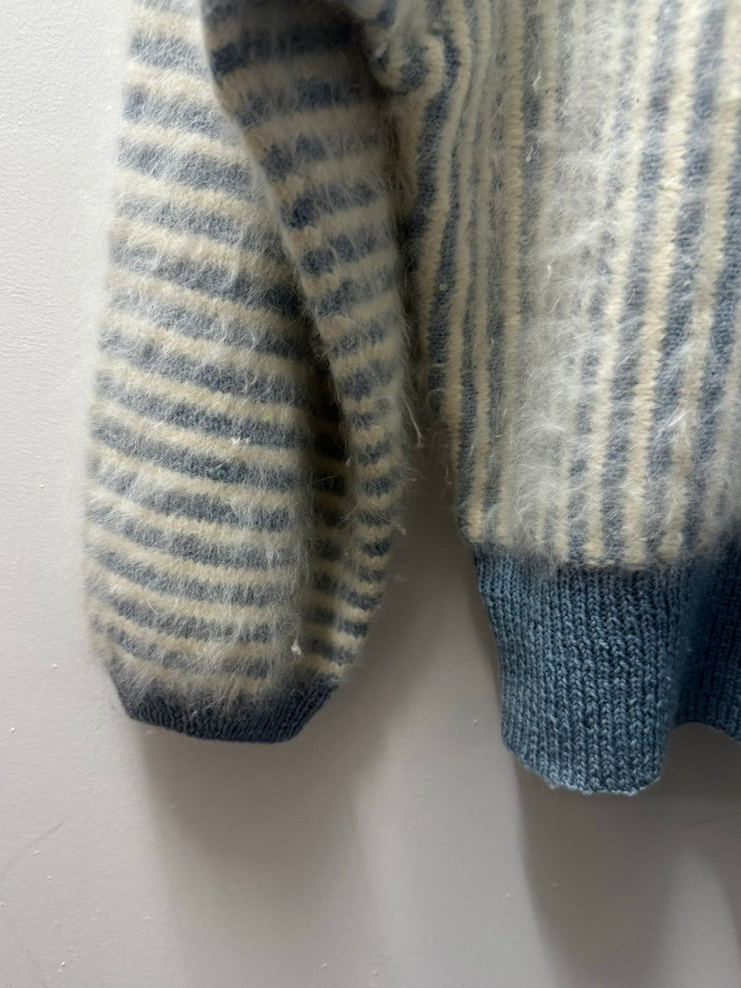 stripe pattern dull blue volume neck "BORO" knit