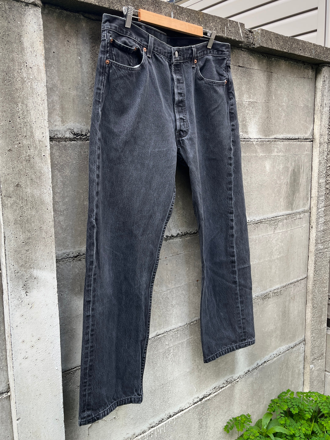 2000s "Levi's" 501 black denim pants 38×34