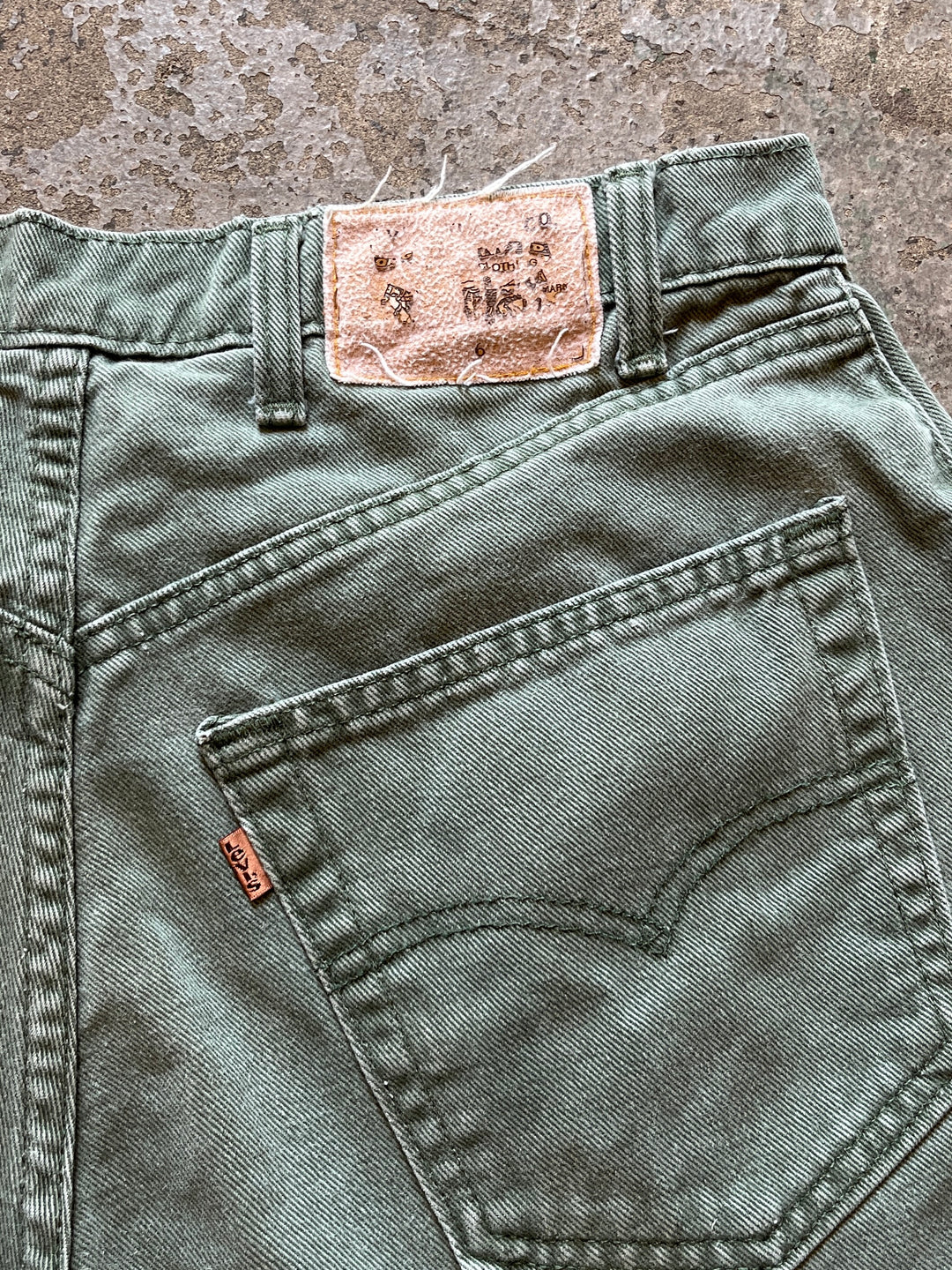 1990s "Levi's Signature" faded olive denim shorts W33