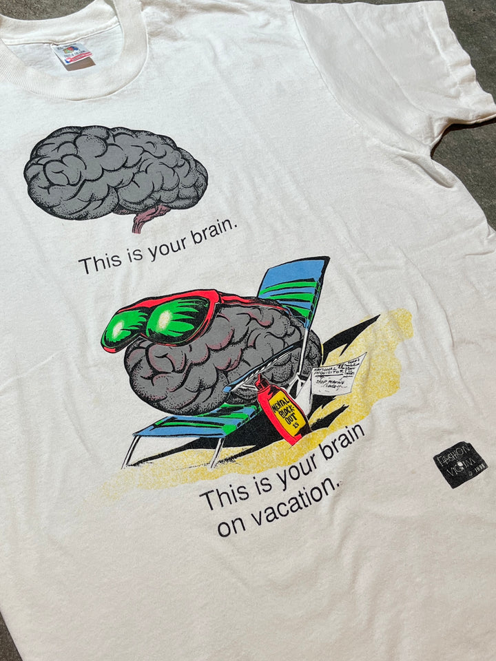 1990s FASHION VICTIM brain vacation graphic T-shirt