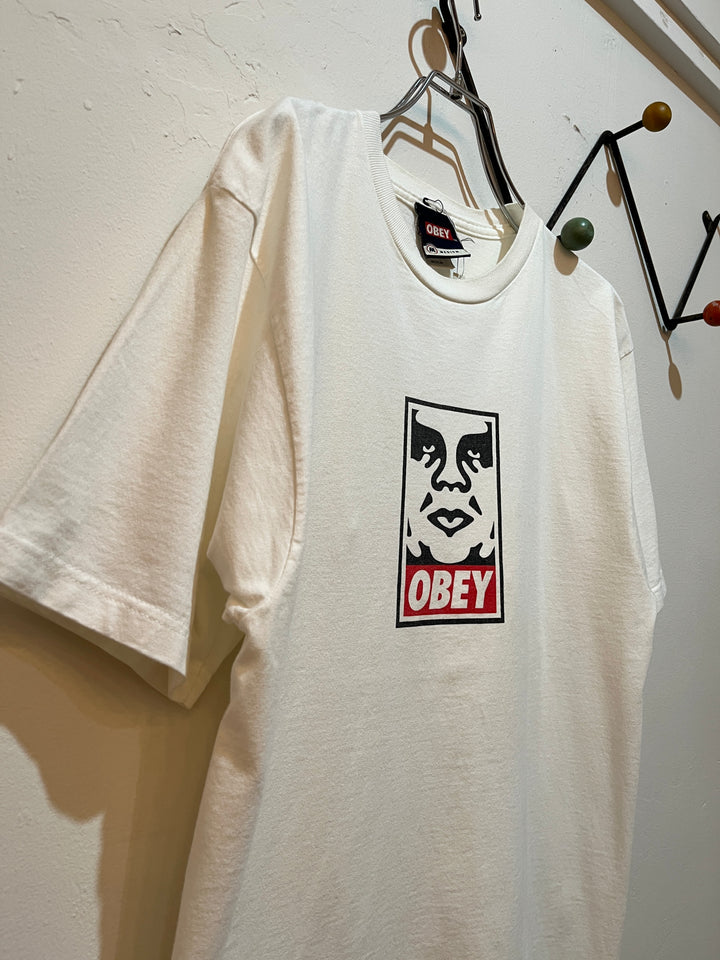 1990s "OBEY" print T-shirt