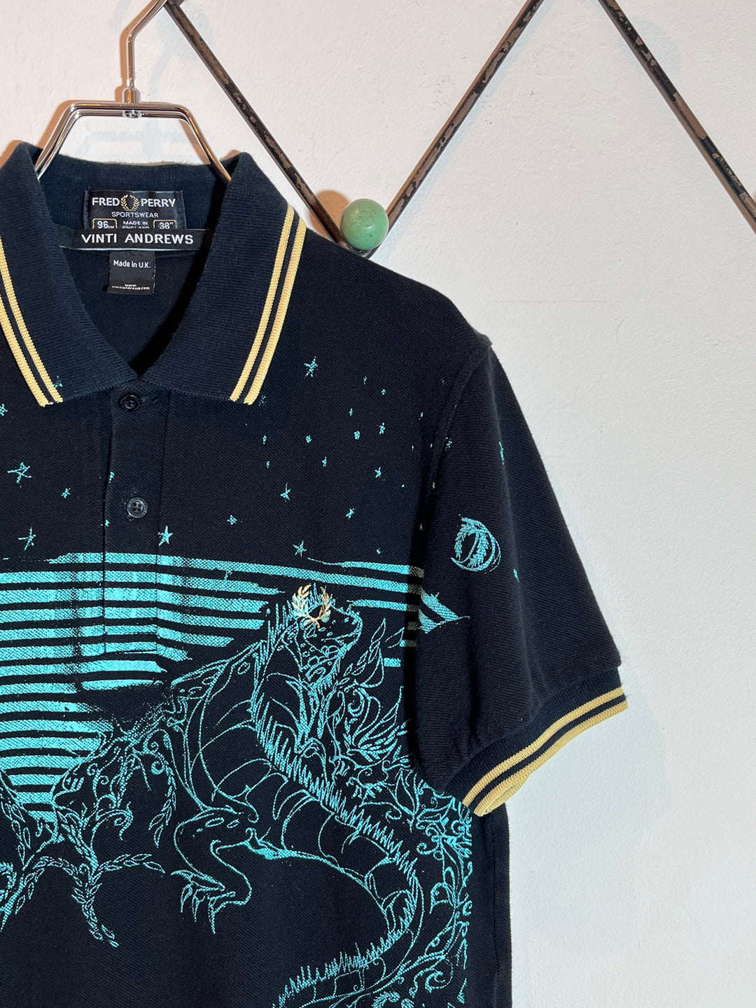 "FRED PERRY × VINTI ANDREWS" graphic print polo shirt