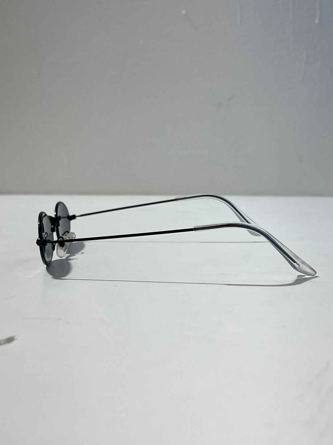1990s dead stock oval sunglasses black × black