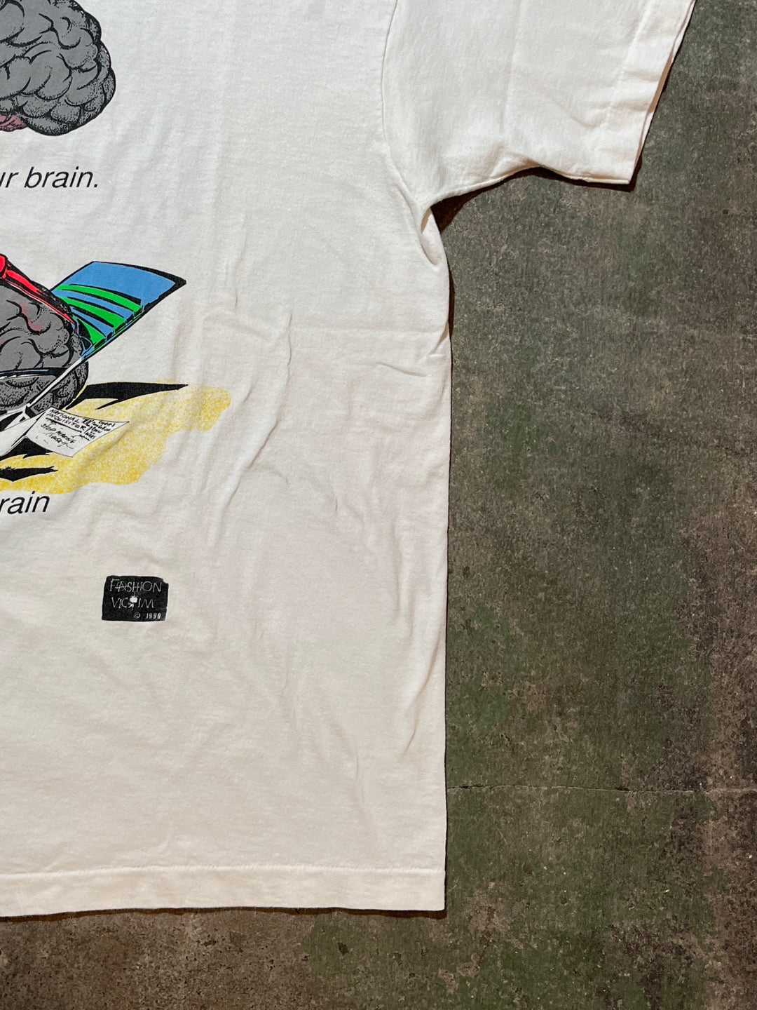 1990s FASHION VICTIM brain vacation graphic T-shirt