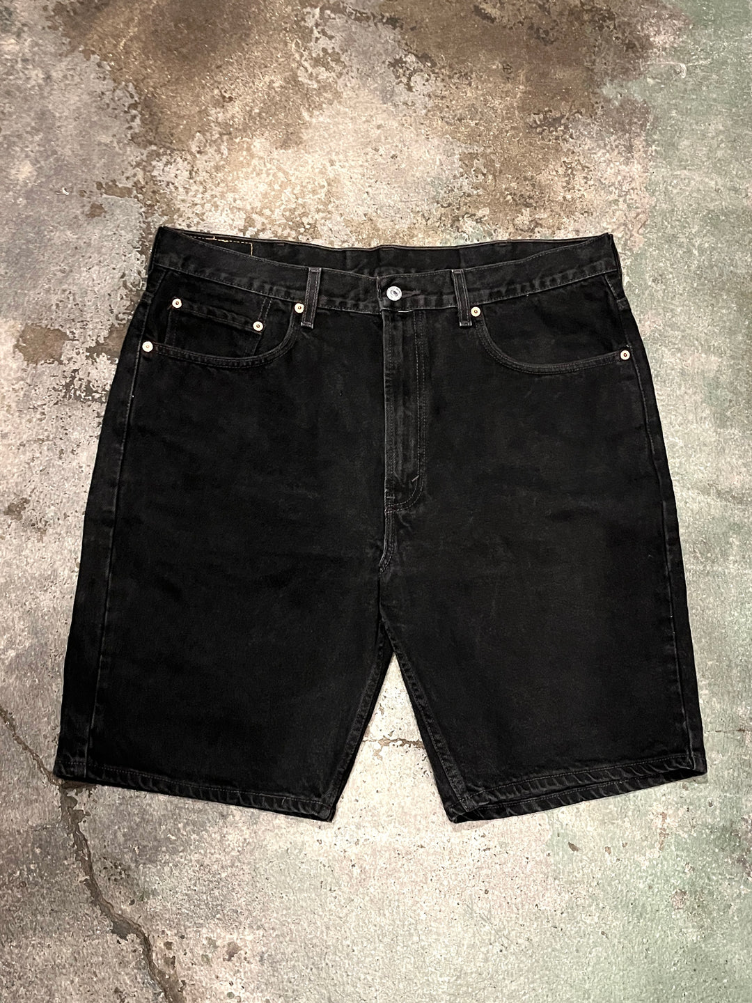 2000s "Levi's" 505 black denim shorts W38