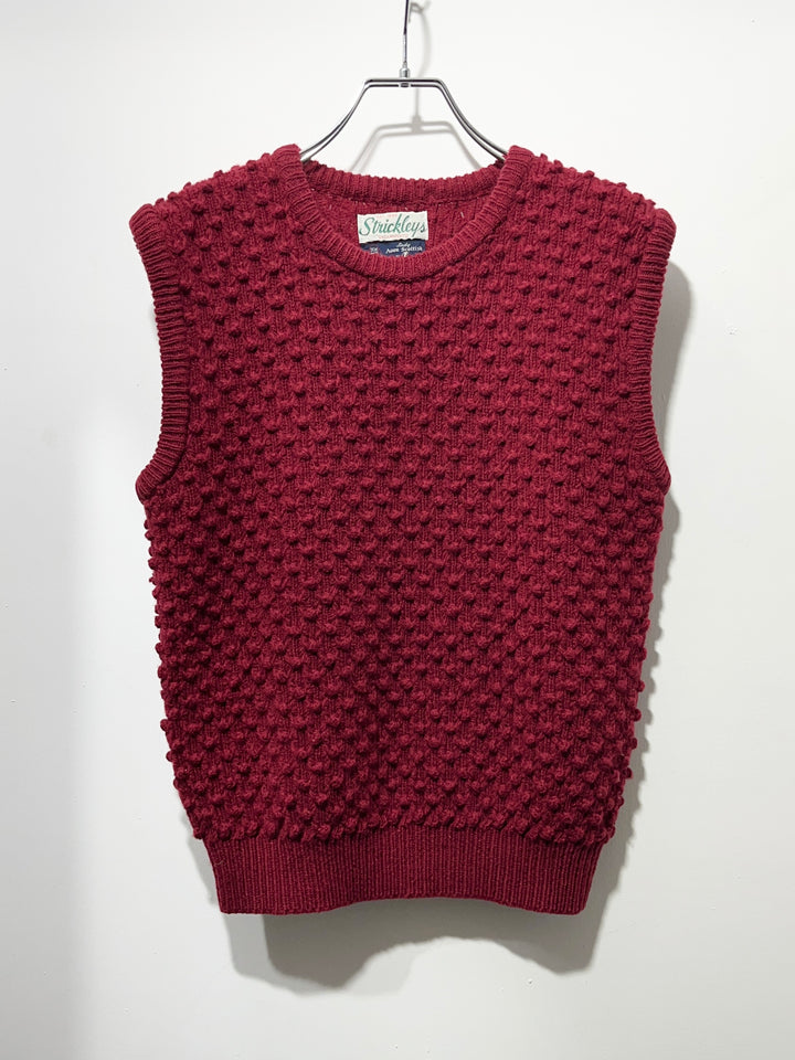 1970s burgundy chunky popcorn knit vest