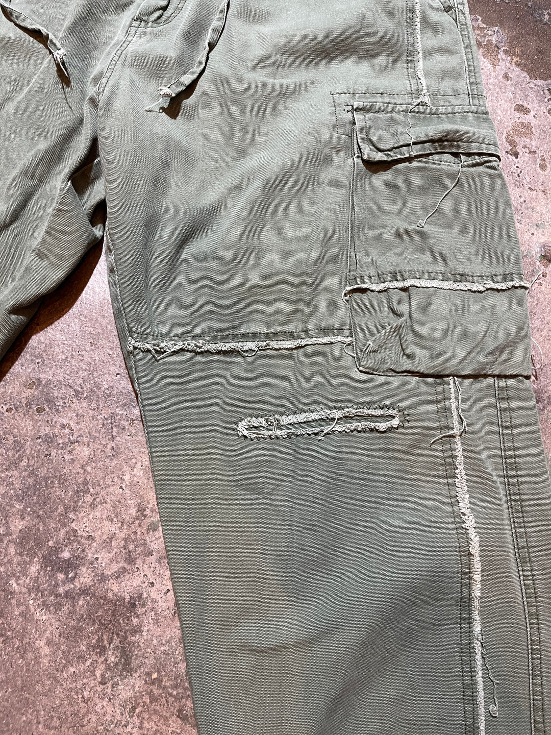 balloon silhouette damage design cargo pants