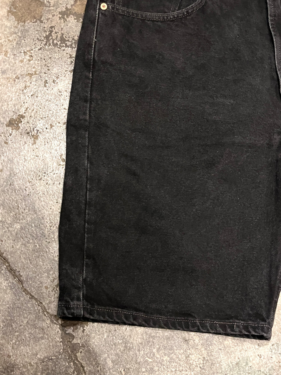 2000s "Levi's" 505 black denim shorts W38