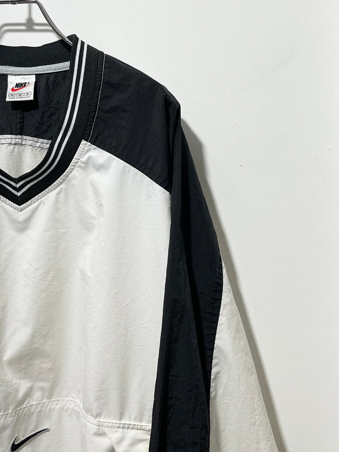 1990s "NIKE" white × black V-neck nylon pullover