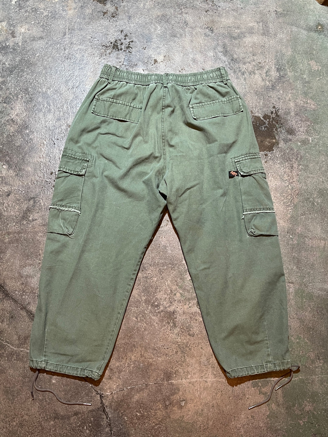 balloon silhouette damage design cargo pants