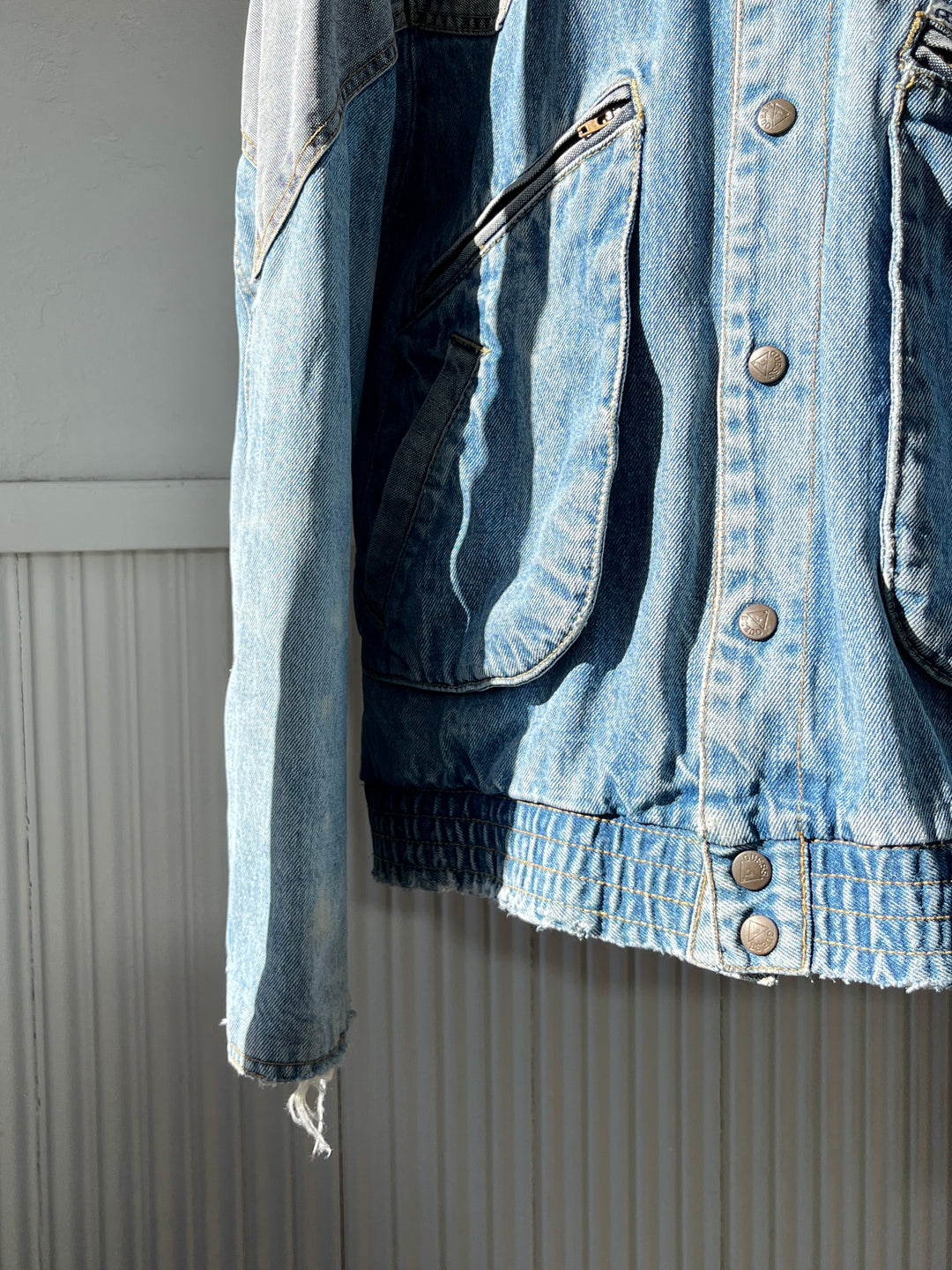 1980s "GUESS Jeans" graphic lined denim jacket
-Back to the Future Vibe-