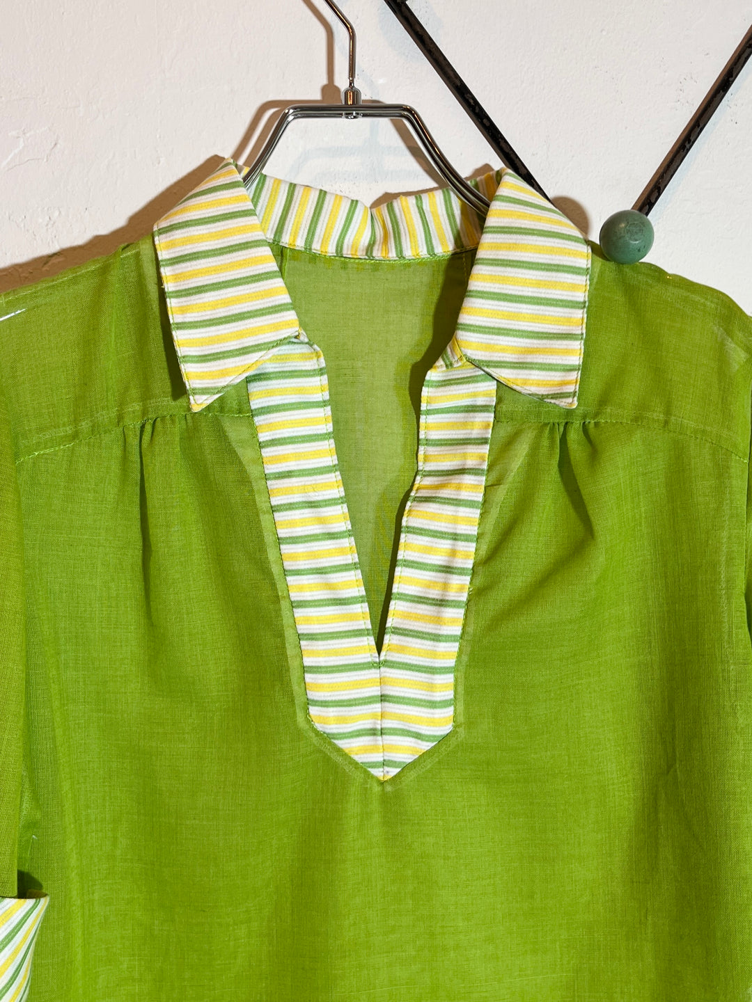1970s lime green sheer s/s tops