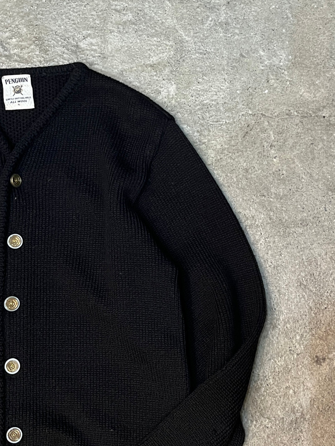 1950-60s "PENGUIN" black knit cardigan