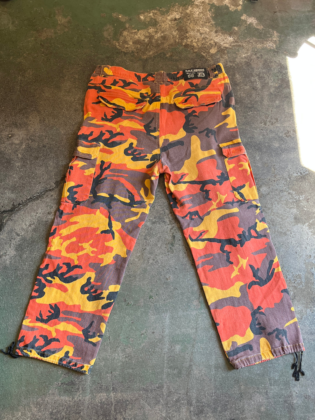 2000s "DAWN OF PLOOF" orange camouflage cargo pants