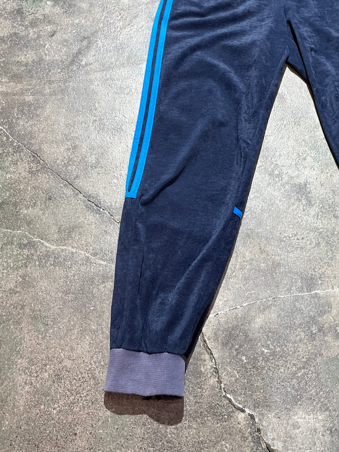 1980s "adidas" navy × blue velour track pants