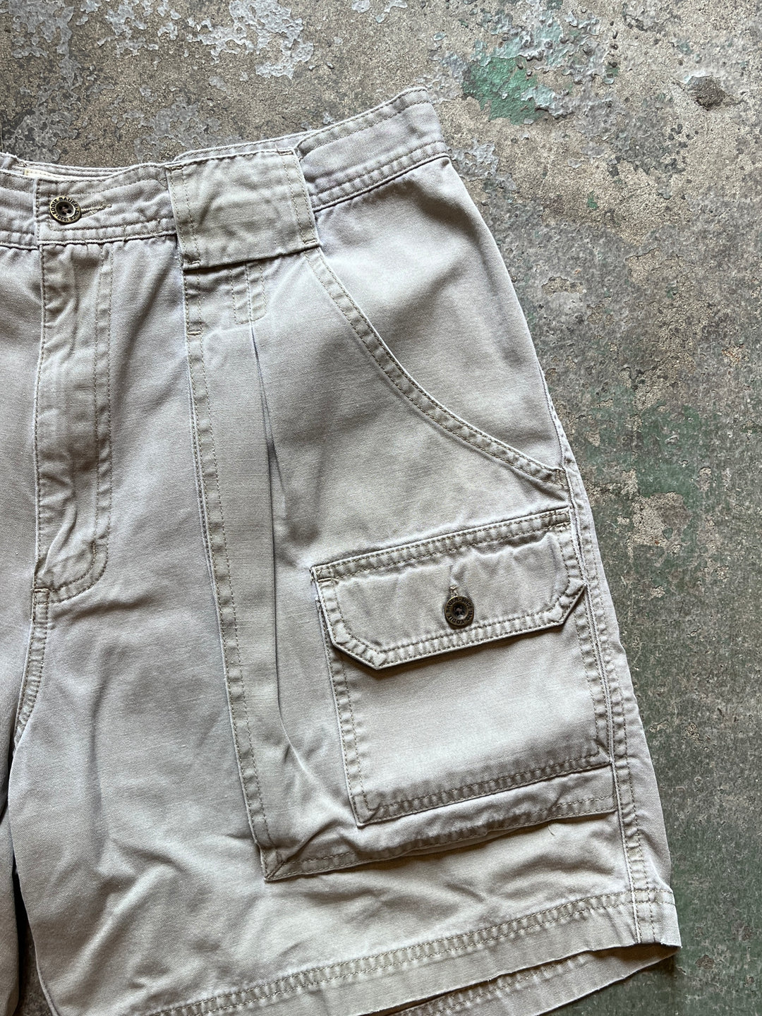 1990s "Eddie Bauer" cargo shorts 33