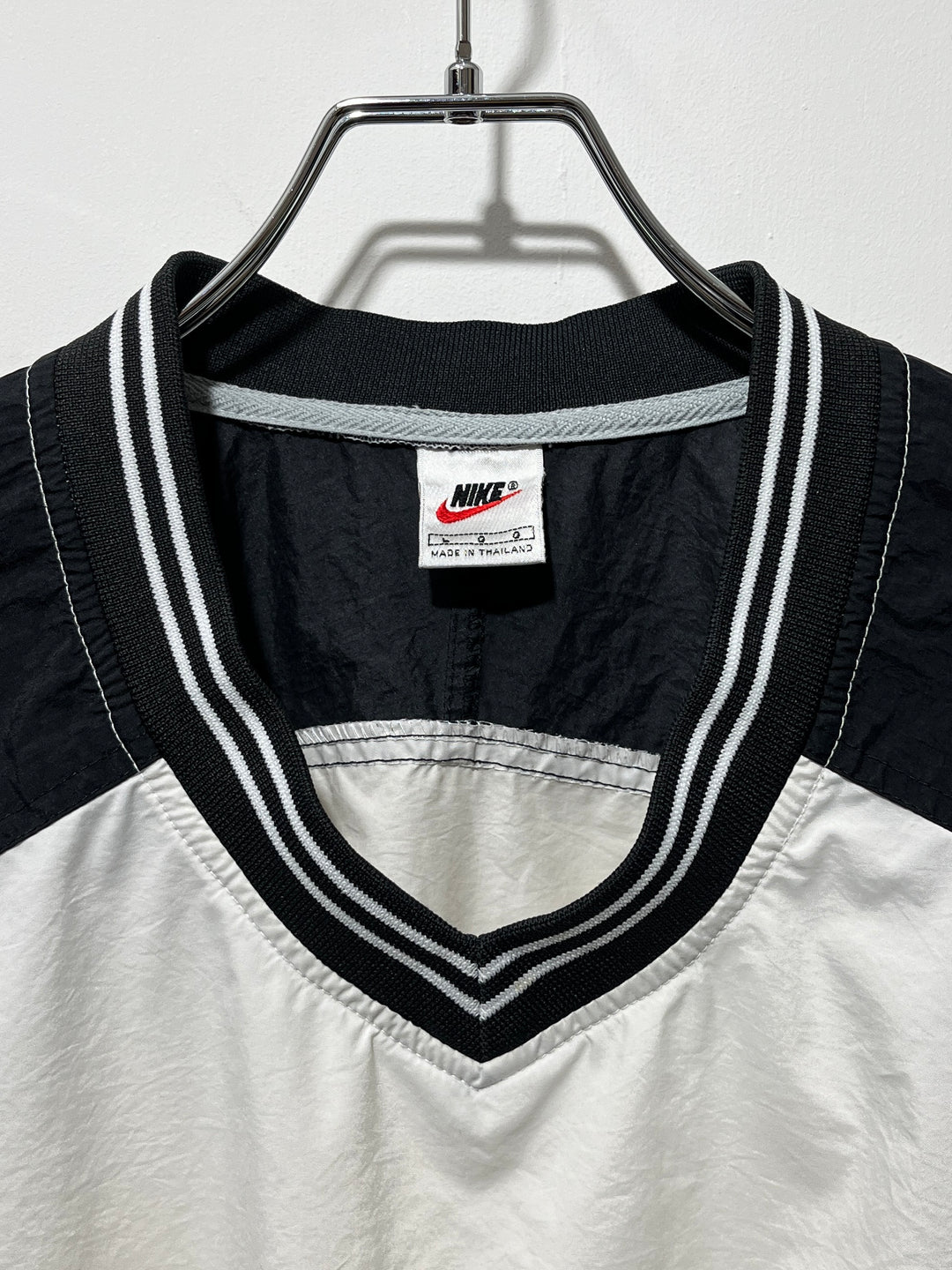 1990s "NIKE" white × black V-neck nylon pullover