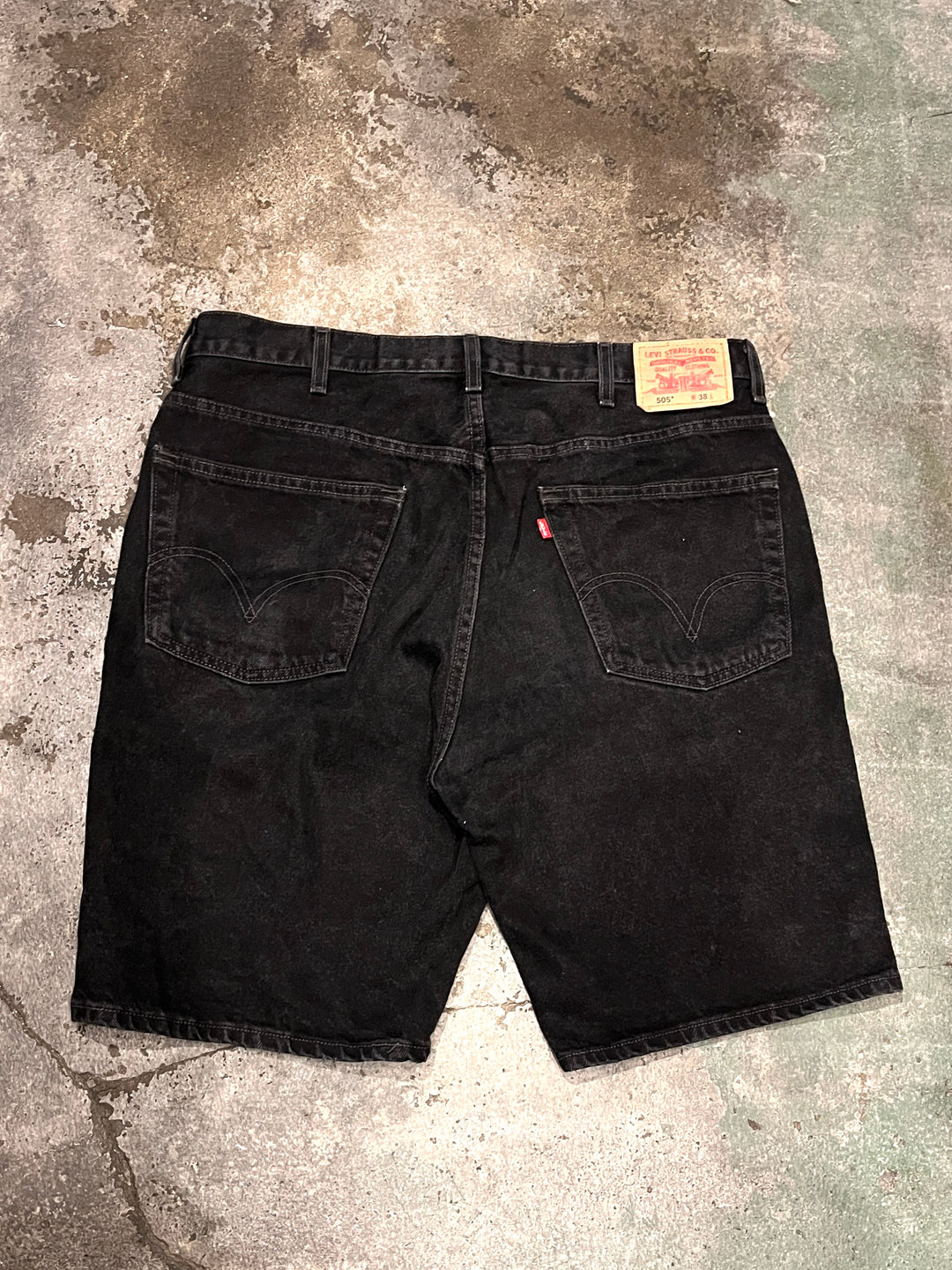 2000s "Levi's" 505 black denim shorts W38