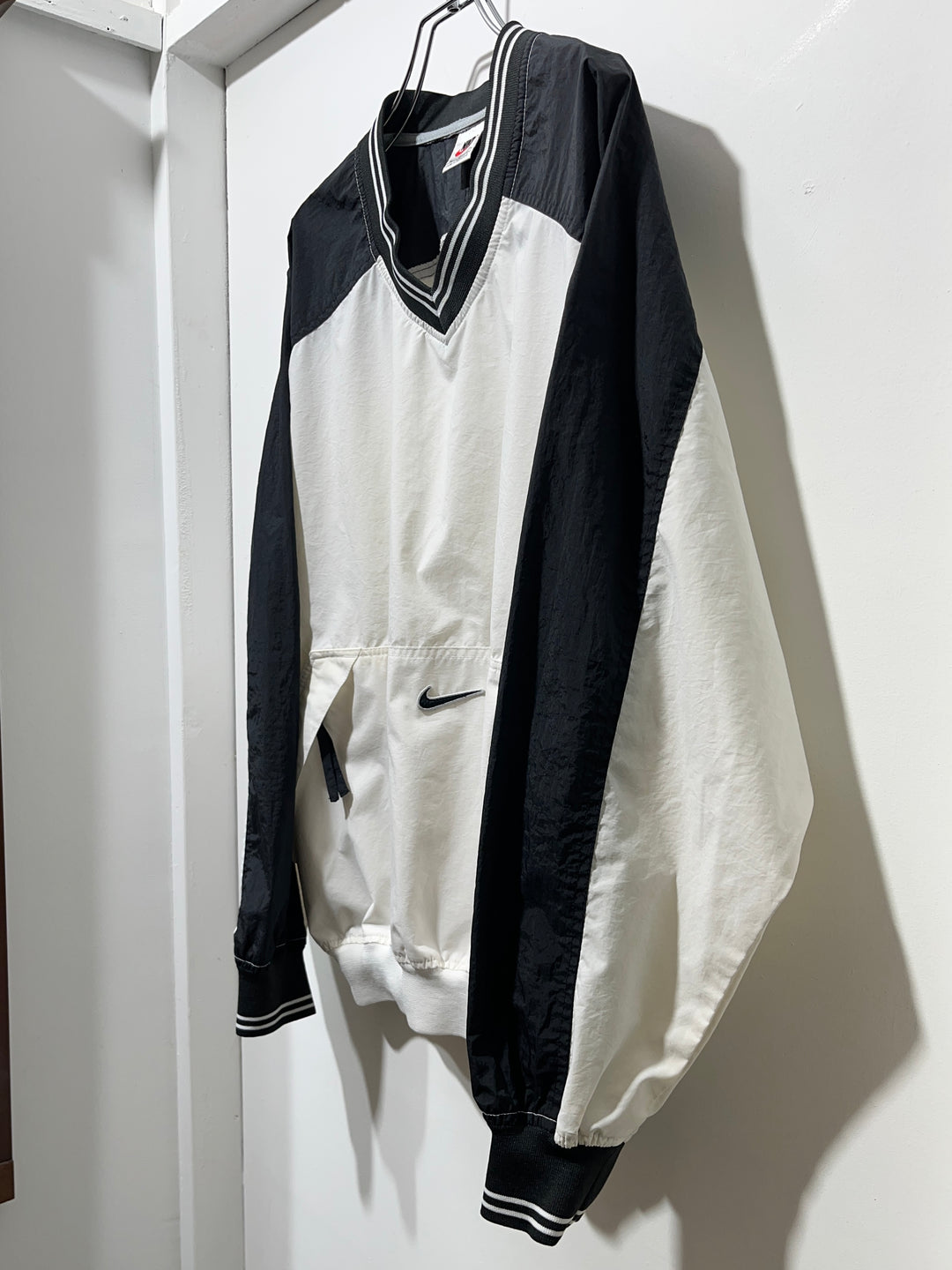 1990s "NIKE" white × black V-neck nylon pullover