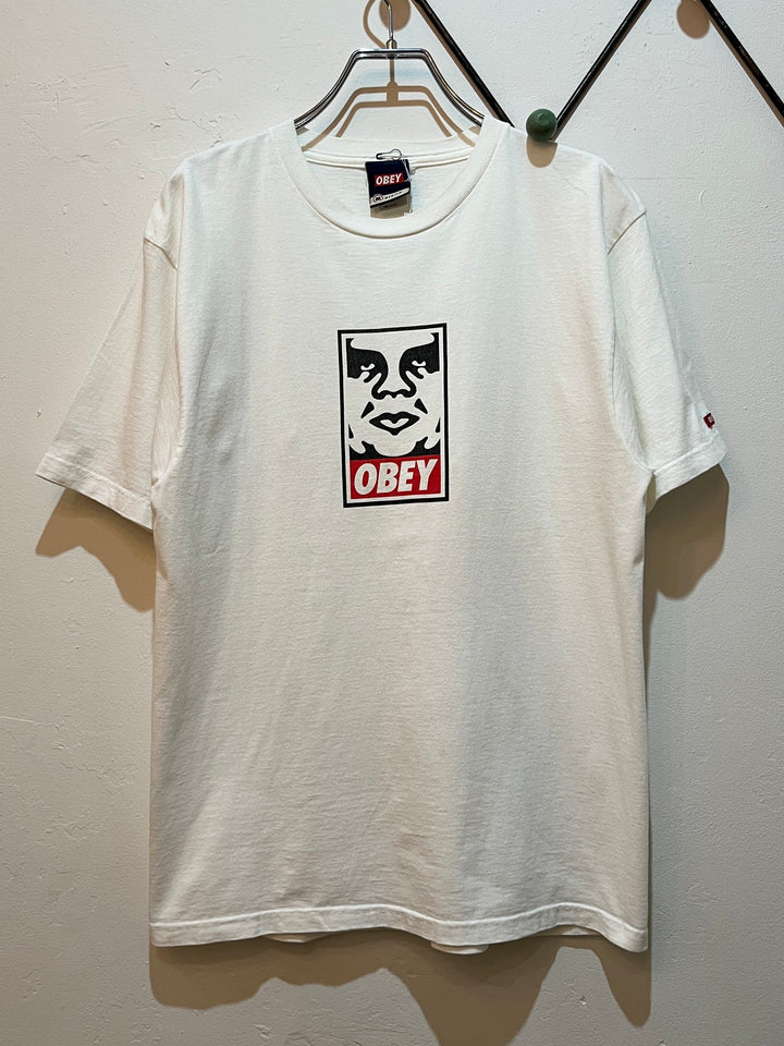 1990s "OBEY" print T-shirt