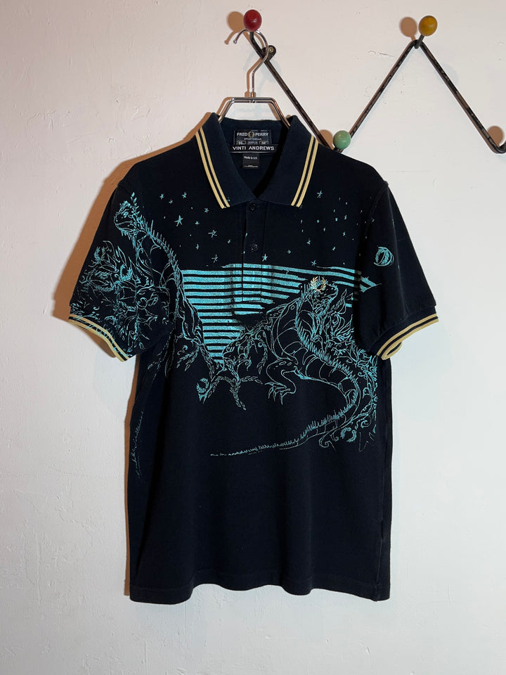 "FRED PERRY × VINTI ANDREWS" graphic print polo shirt