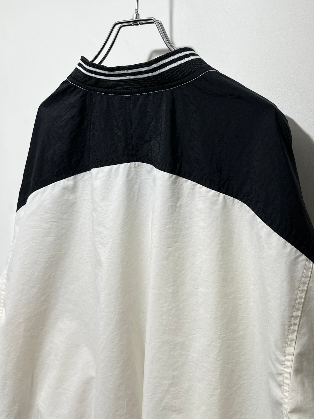 1990s "NIKE" white × black V-neck nylon pullover