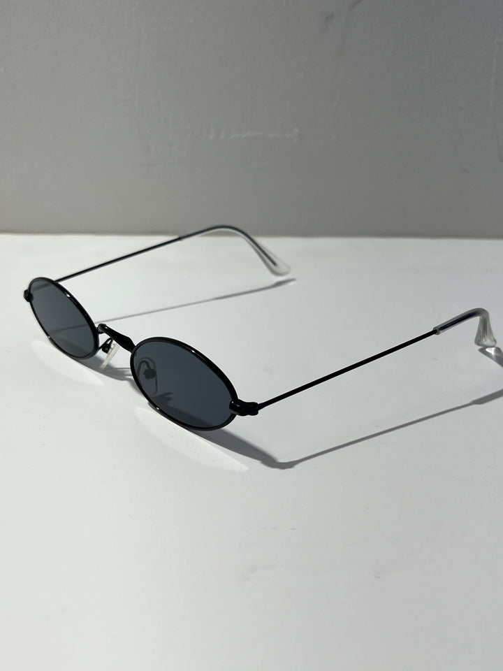 1990s dead stock oval sunglasses black × black