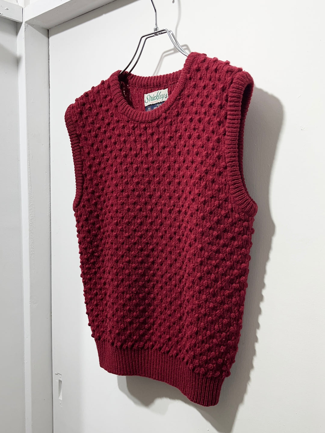 1970s burgundy chunky popcorn knit vest