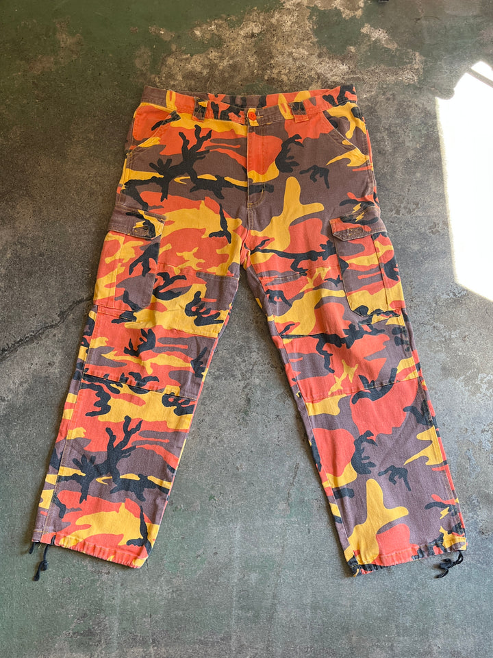 2000s "DAWN OF PLOOF" orange camouflage cargo pants