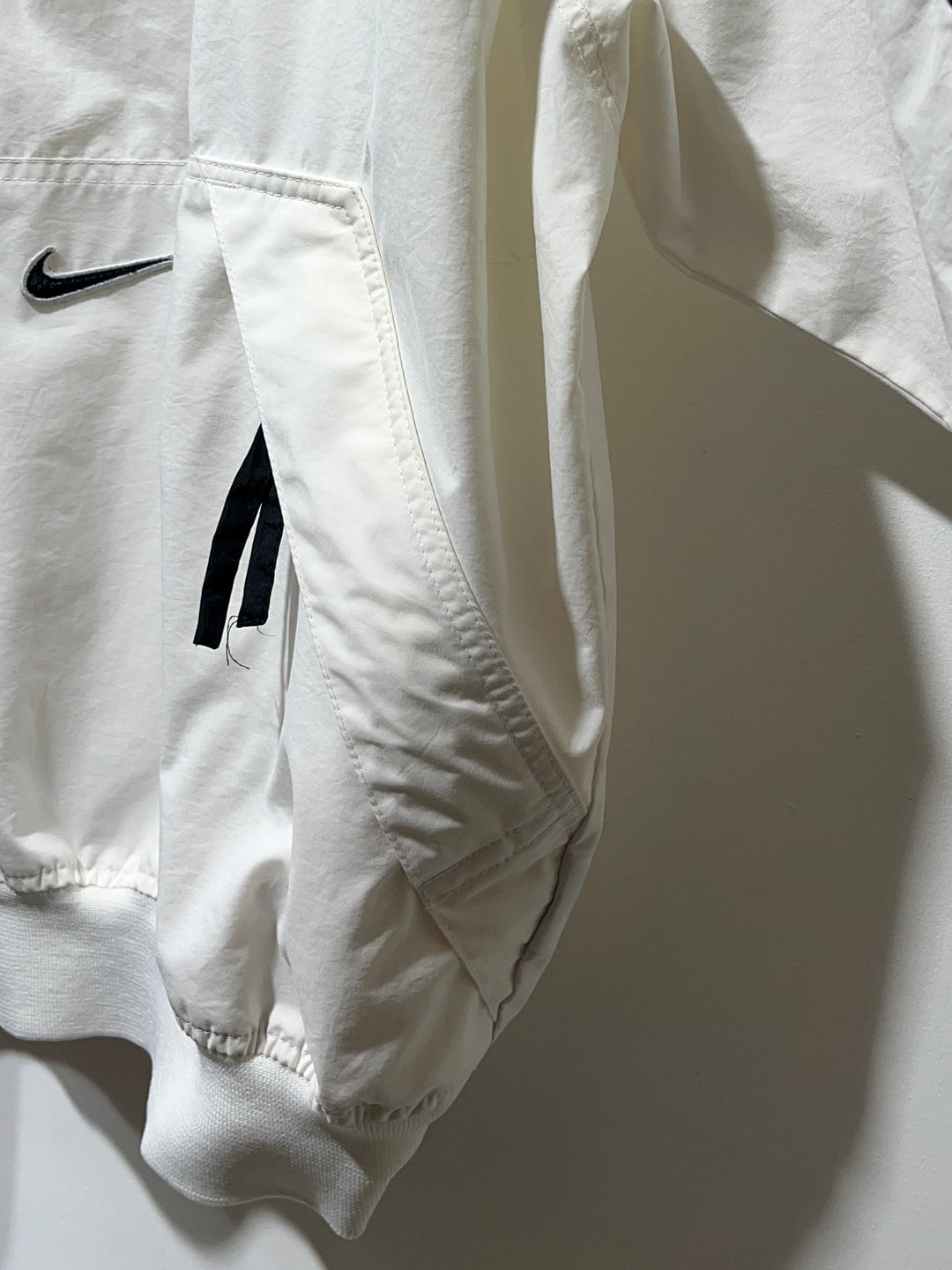 1990s "NIKE" white × black V-neck nylon pullover