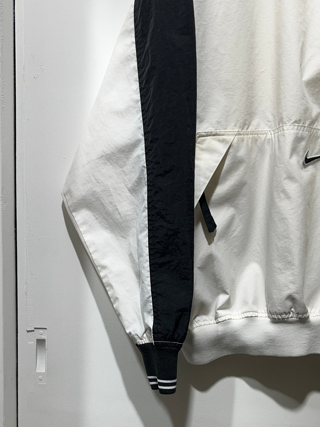 1990s "NIKE" white × black V-neck nylon pullover