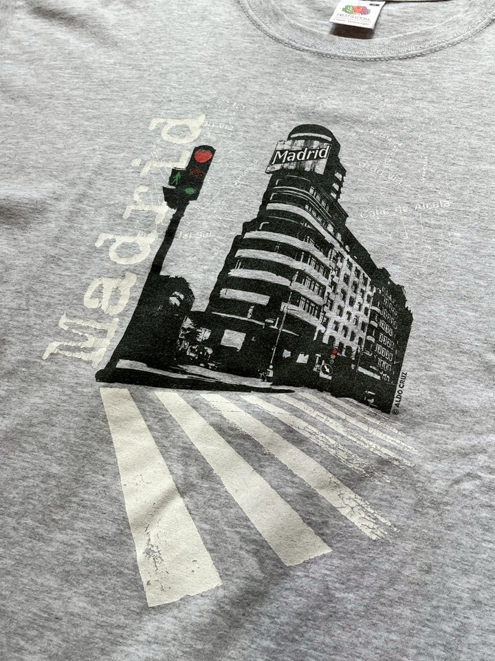 2000s Madrid urban view graphic souvenir T-shirt