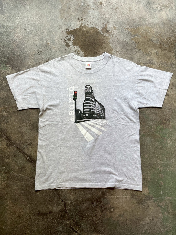 2000s Madrid urban view graphic souvenir T-shirt
