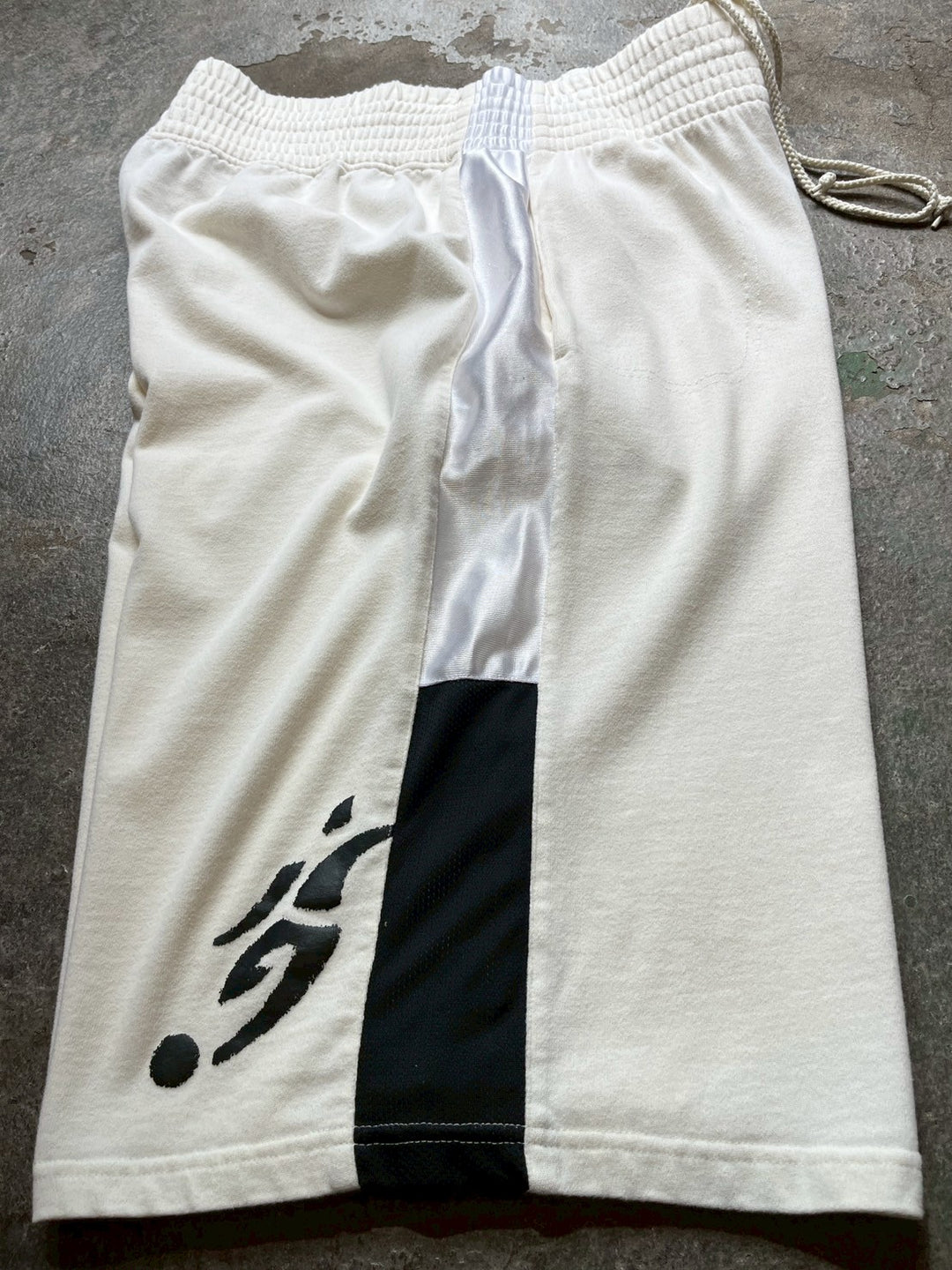 2000s "adidas" white × black training shorts
