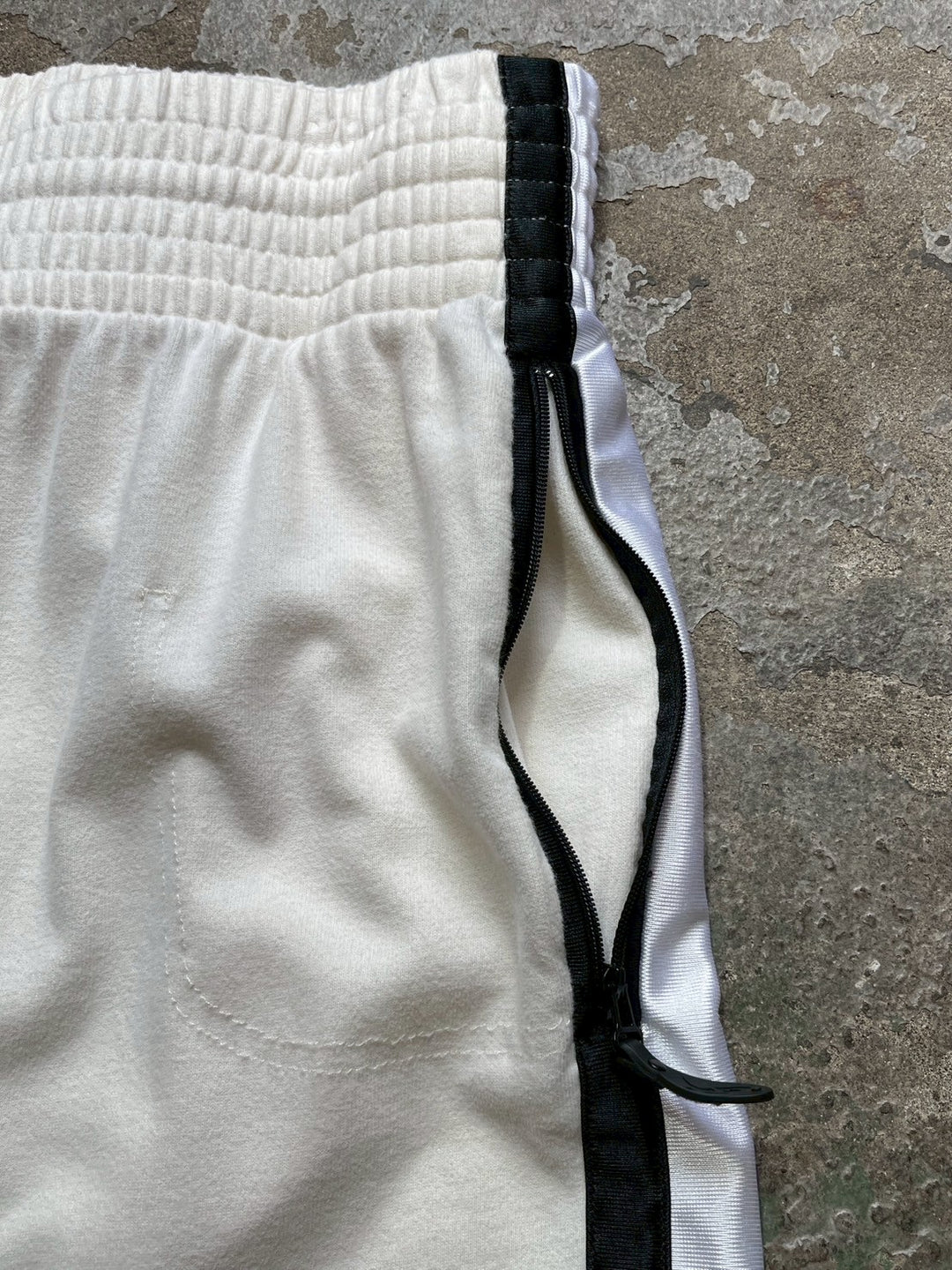 2000s "adidas" white × black training shorts