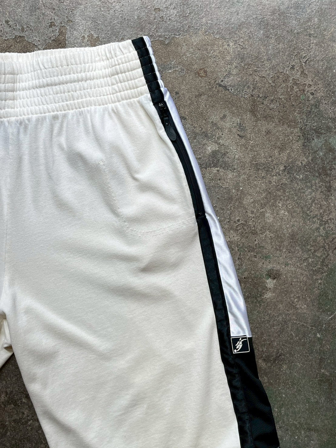 2000s "adidas" white × black training shorts